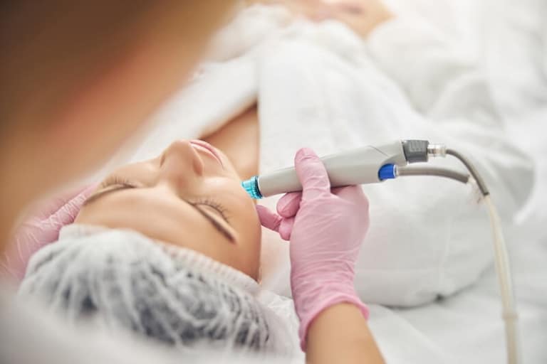 Quais são os principais serviços oferecidos pela dermatologia estética