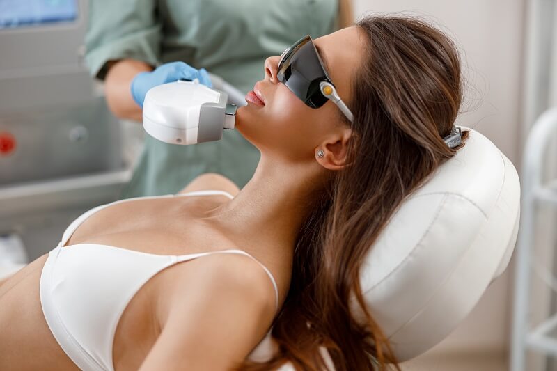 É necessária a consulta com o dermatologista para avaliar as possibilidades de tratamento