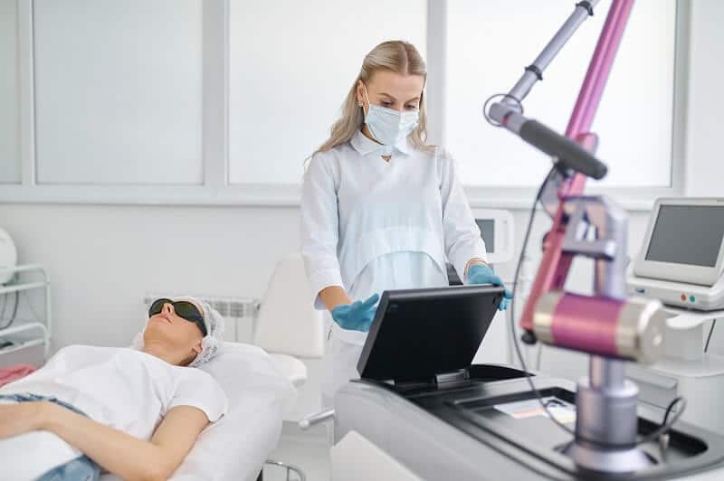 O número de sessões necessárias é definido na consulta de avaliação com o dermatologista