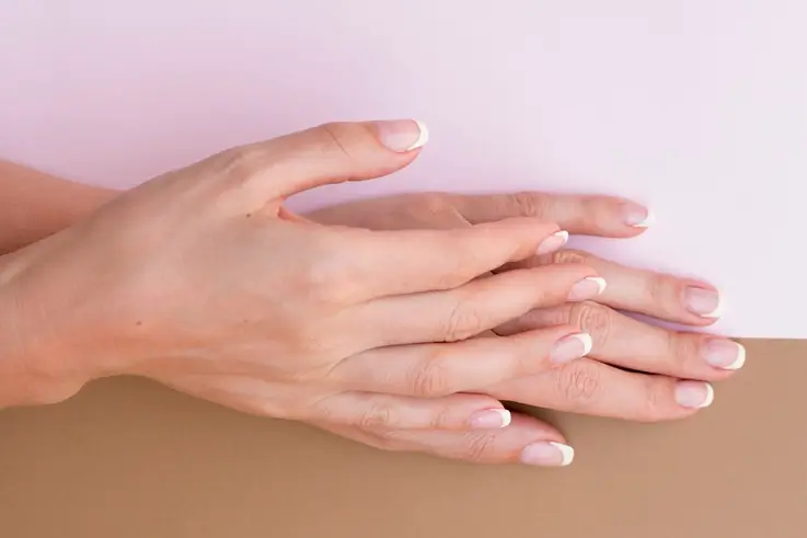 mãos bonitas de mulher madura
